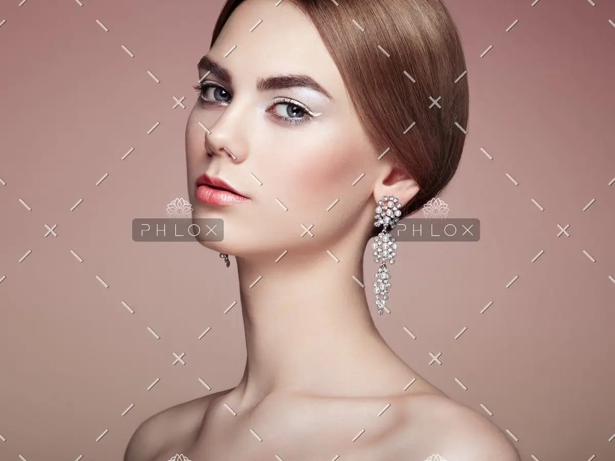 demo-attachment-106-fashion-portrait-of-young-beautiful-woman-with-PAYFWZ5